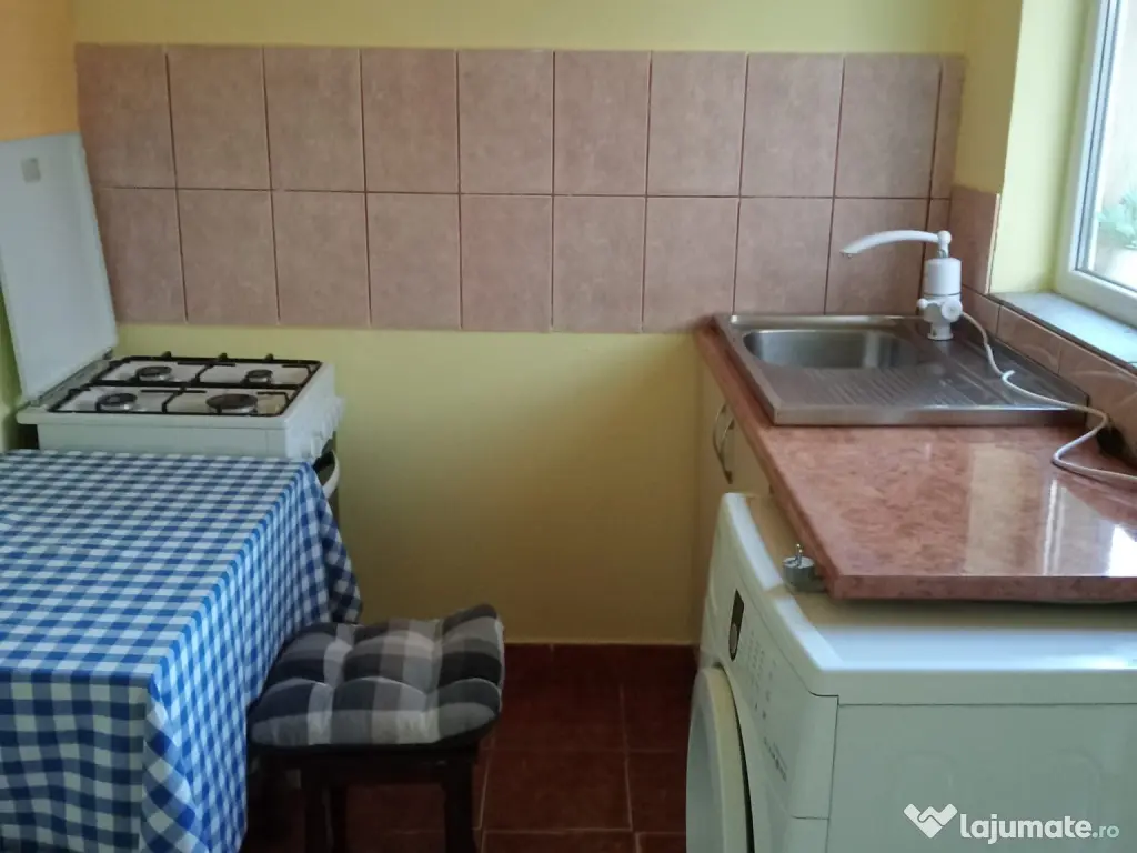 Cartier 23, Industriilor, metrou Republica, garsoniera