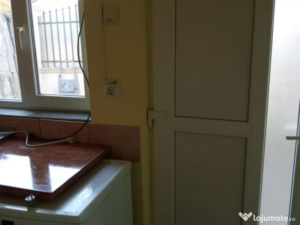 Cartier 23, Industriilor, metrou Republica, garsoniera