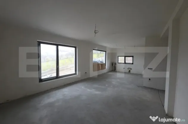 Apartament spațios 110 mp, 2 parcări, terasă și curte, f