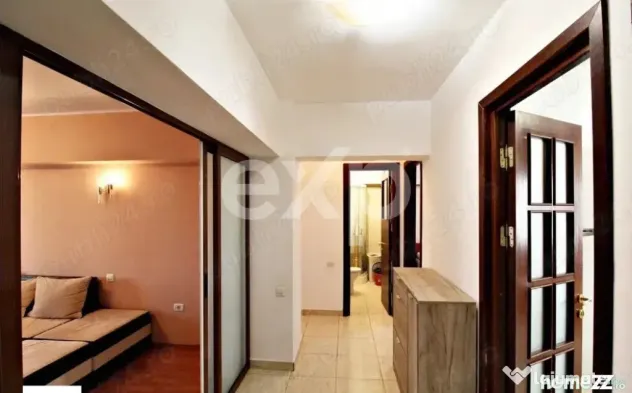 De vanzare, apartament 3 camere decomandate, etaj 3/6, zona
