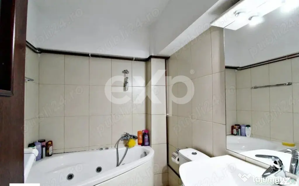 De vanzare, apartament 3 camere decomandate, etaj 3/6, zona