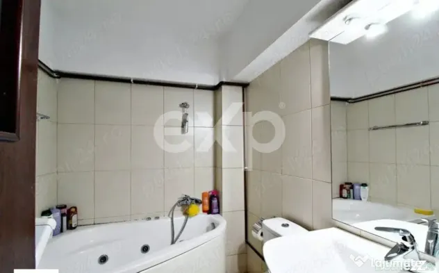 De vanzare, apartament 3 camere decomandate, etaj 3/6, zona