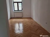 Spațiu comercial de 1,000mp de vânzare în zona P-ta Un... 