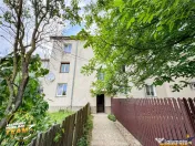 FILM! Apartament 2 camere,decomandat,cu garaj,1.400 mp teren 