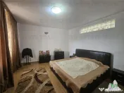 Casa 7 camere, foarte frumoasa si spatioasa - zona Km 4- 5, 