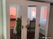 Vând mobilă,frigider,aragaz,set de living și covor 