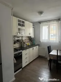 Apartament 3 camere, decomandat - zona Astra