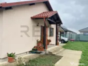 Proprietate cu 2 case in Osorhei intr-o zona cu case noi. 