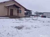 Proprietate cu 2 case in Osorhei intr-o zona cu case noi. 