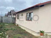 Proprietate cu 2 case in Osorhei intr-o zona cu case noi. 