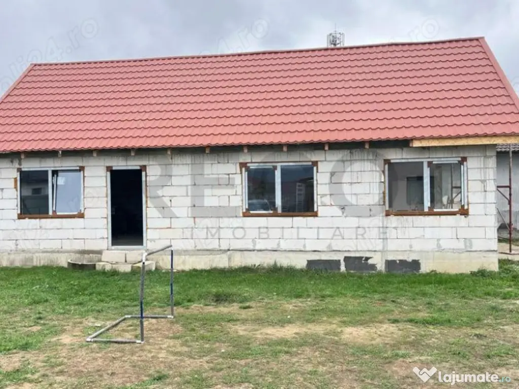 Proprietate cu 2 case in Osorhei intr-o zona cu case noi.