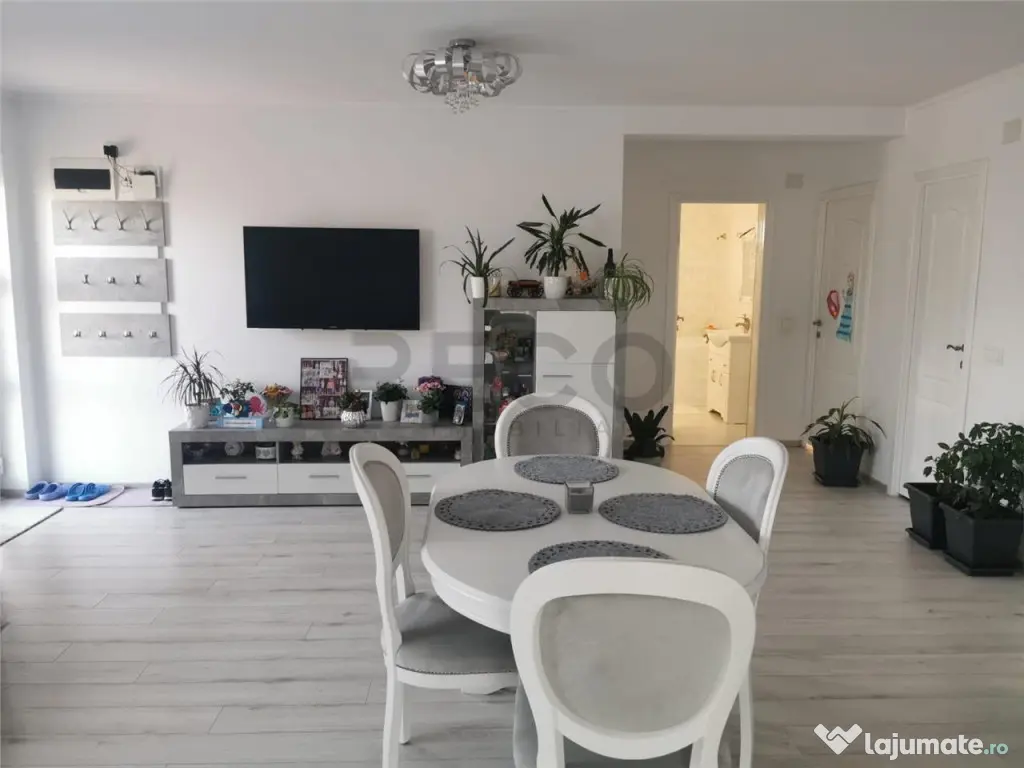 Proprietate cu 2 case in Osorhei intr-o zona cu case noi.