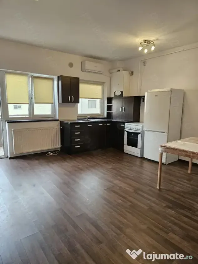 Apartament tip studio, open space - zona Tractorul