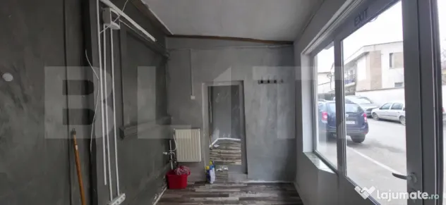 Spatiu comercial de inchiriat, 10 mp, zona Lupeni