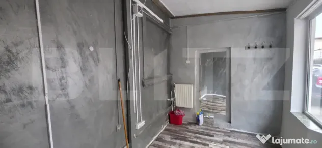 Spatiu comercial de inchiriat, 10 mp, zona Lupeni