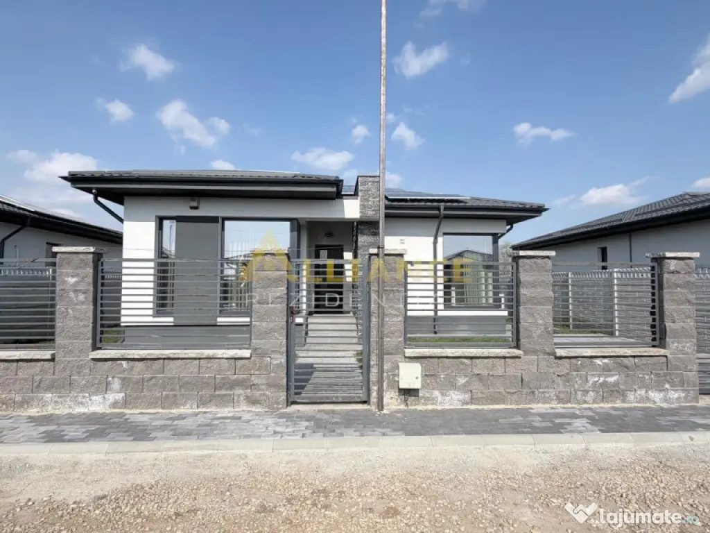 Casa Individuala - 3 camere, 2 bai, pompa de caldura, panour