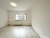 Lângă parc, renovat complet, gata să devină al tău. Tot 