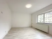 Lângă parc, renovat complet, gata să devină al tău. Tot 