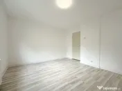 Lângă parc, renovat complet, gata să devină al tău. Tot 