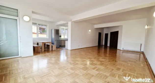 Vilă P+1+Pod, 320 mp, Teren 544 mp, Damaroaia