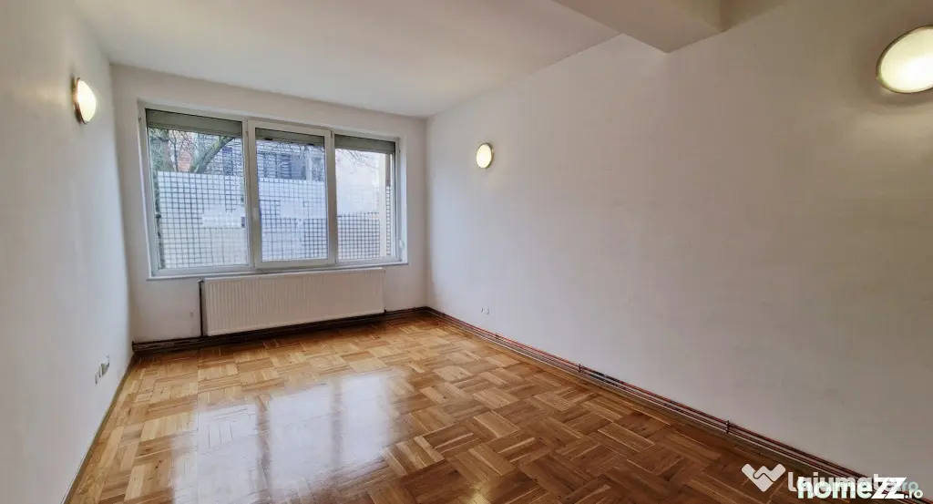 Vilă P+1+Pod, 320 mp, Teren 544 mp, Damaroaia