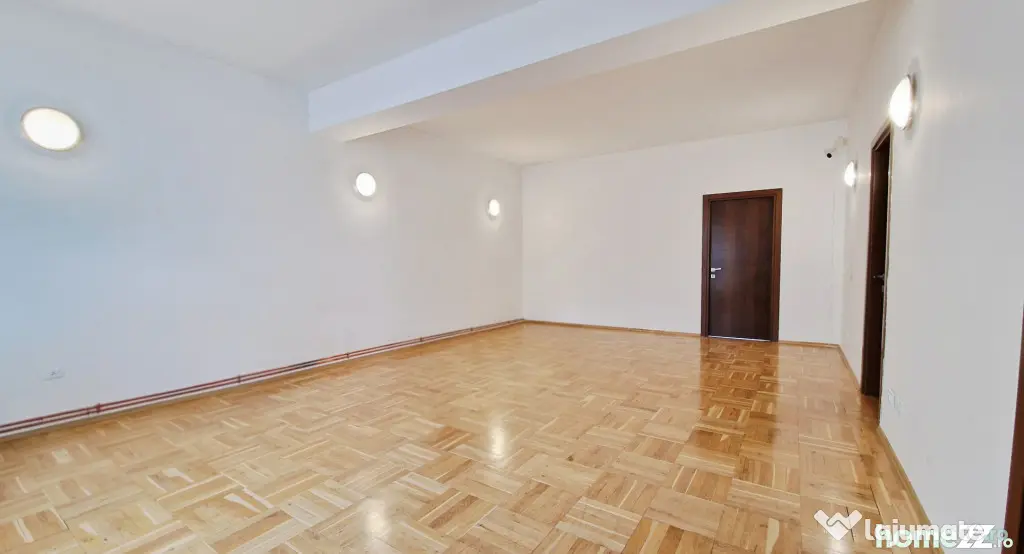 Vilă P+1+Pod, 320 mp, Teren 544 mp, Damaroaia