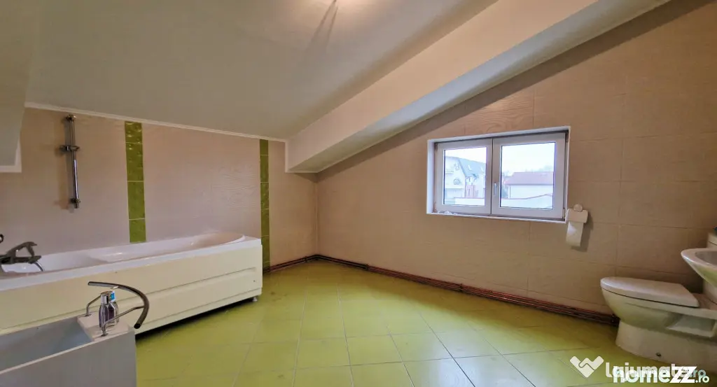Vilă P+1+Pod, 320 mp, Teren 544 mp, Damaroaia