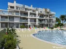 Apartament cu terasă, vedere frumoasă la mare și piscină situată lângă plajă