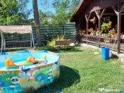 Vând pensiune 14 camere mobilata complet comuna MALUL CU FLORI in jud. Dambovita 