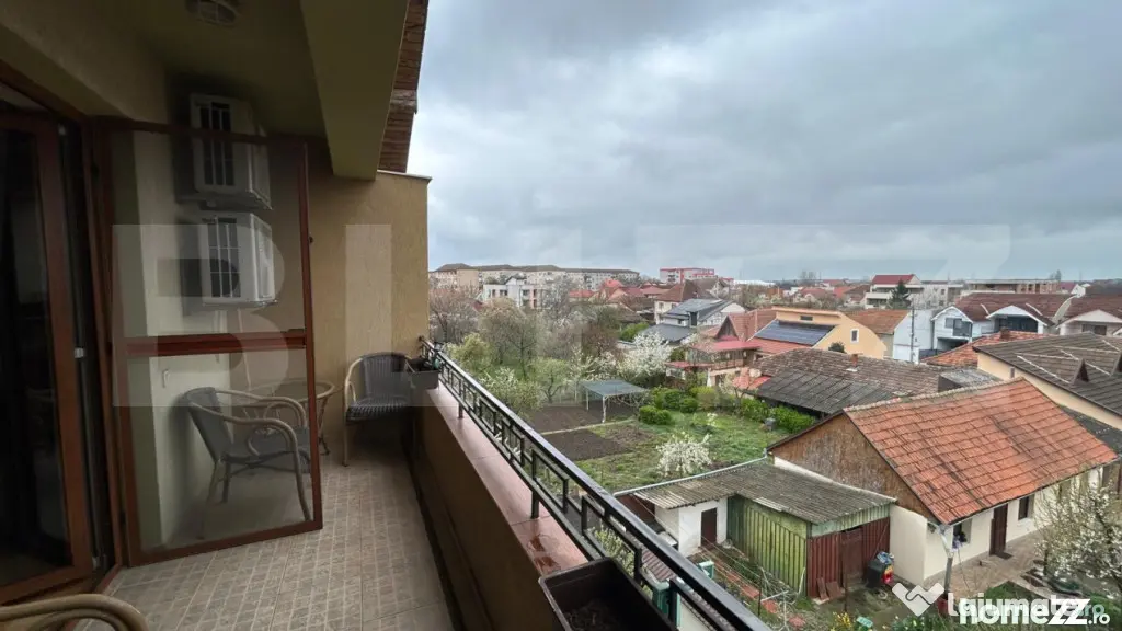 Apartament cu 3 camere, în curte privată