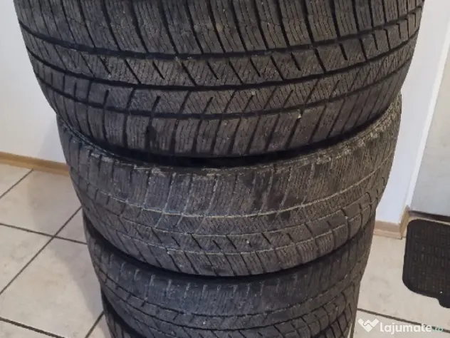 Cauciucuri 225/40/R19 W XL 4 buc. anvelope iarna