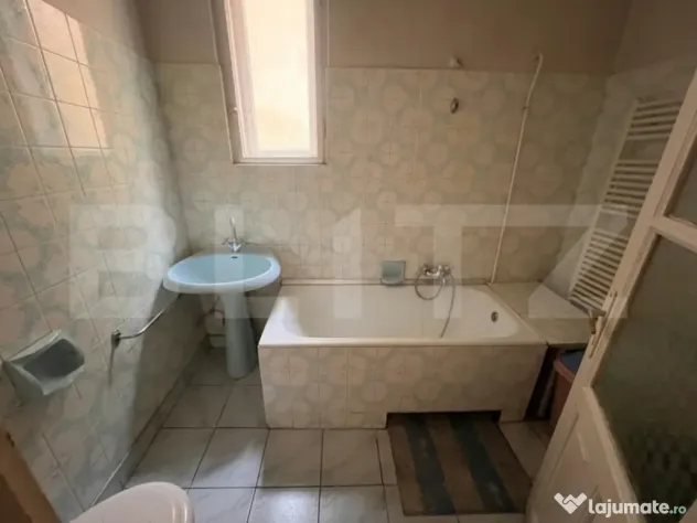 Apartament ultracentral, 2 camere, cu parcare– birou sau l