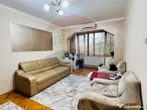 Apartament cu 3 camere de vânzare în zona Rogerius