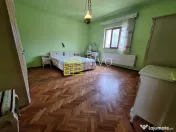 Casă singur în curte – Ungheni – Zona Gării 