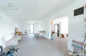 Casă nouă pe structură din lemn cu centrala proprie , Com