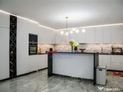 Casa intr-o zona linistita cu garaj si teren-1091 mp 