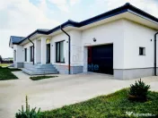 Casa intr-o zona linistita cu garaj si teren-1091 mp 