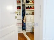 Casa intr-o zona linistita cu garaj si teren-1091 mp 