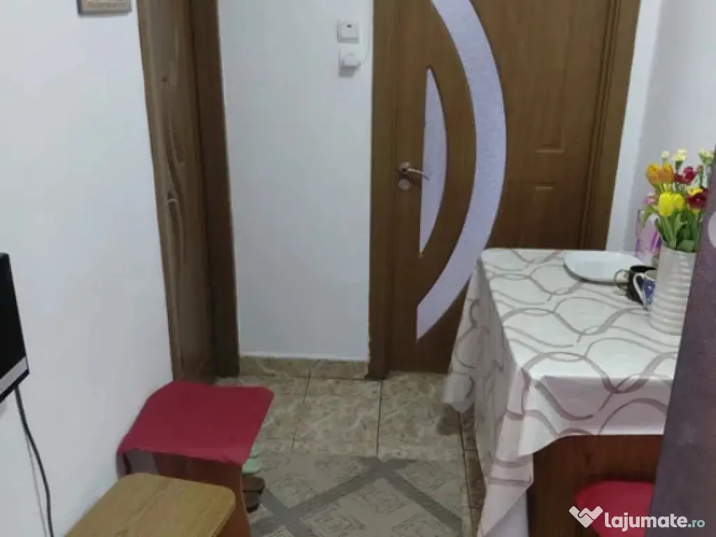 Apartament semidecomandat, 39 mp, zona Craiovita Noua