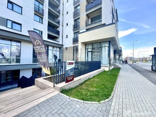 Spațiu comercial Kasper Coresi 100 mp, terasă 35mp