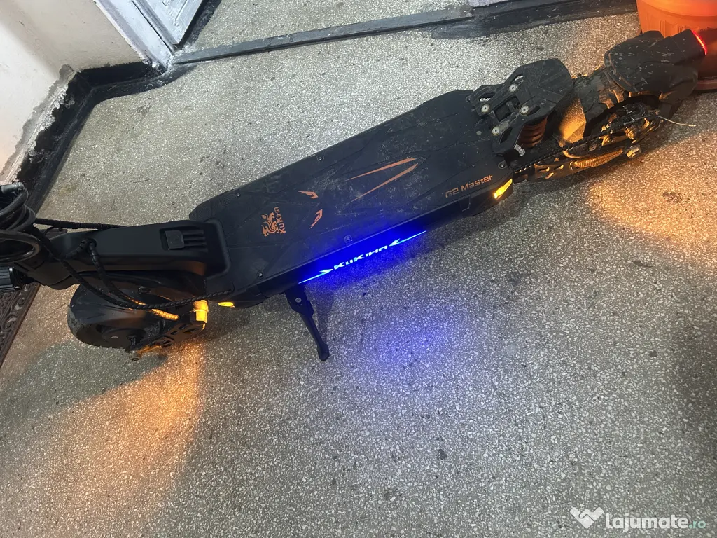 Vând trotinetă electrică kukyrin g2 master sub 100 km