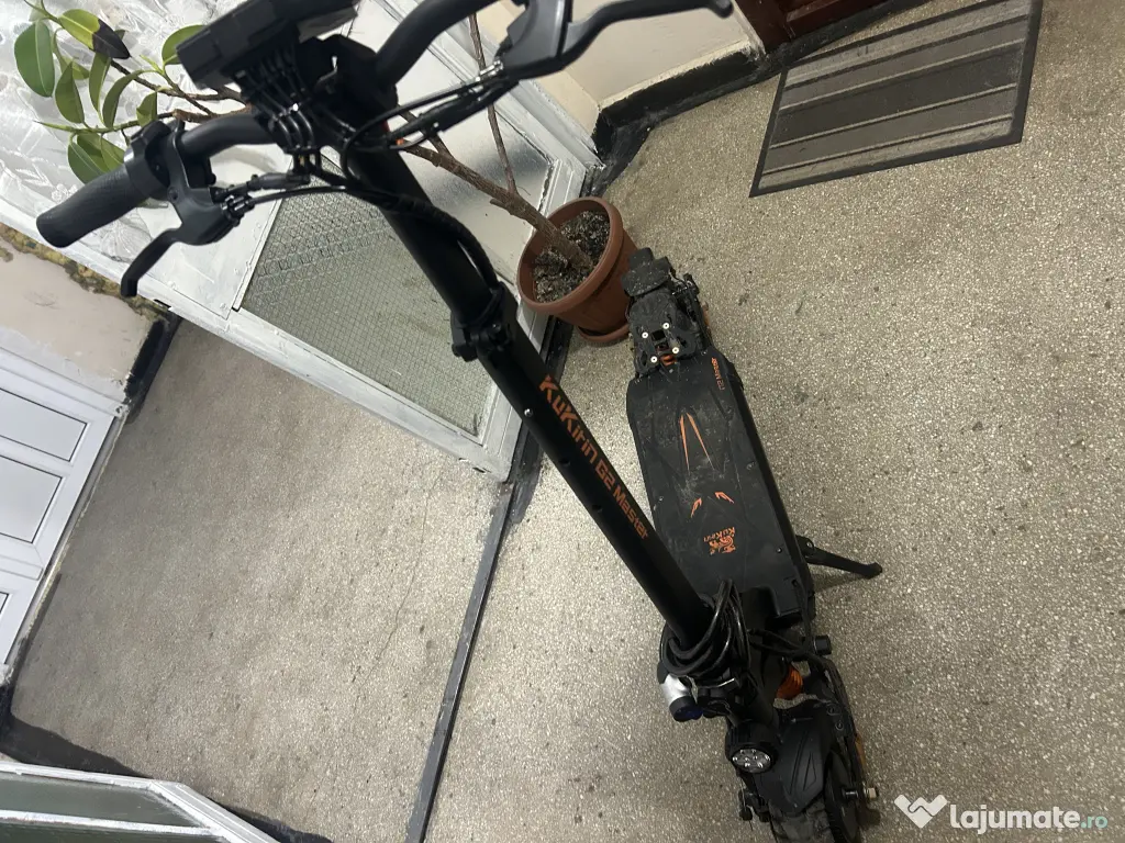 Vând trotinetă electrică kukyrin g2 master sub 100 km