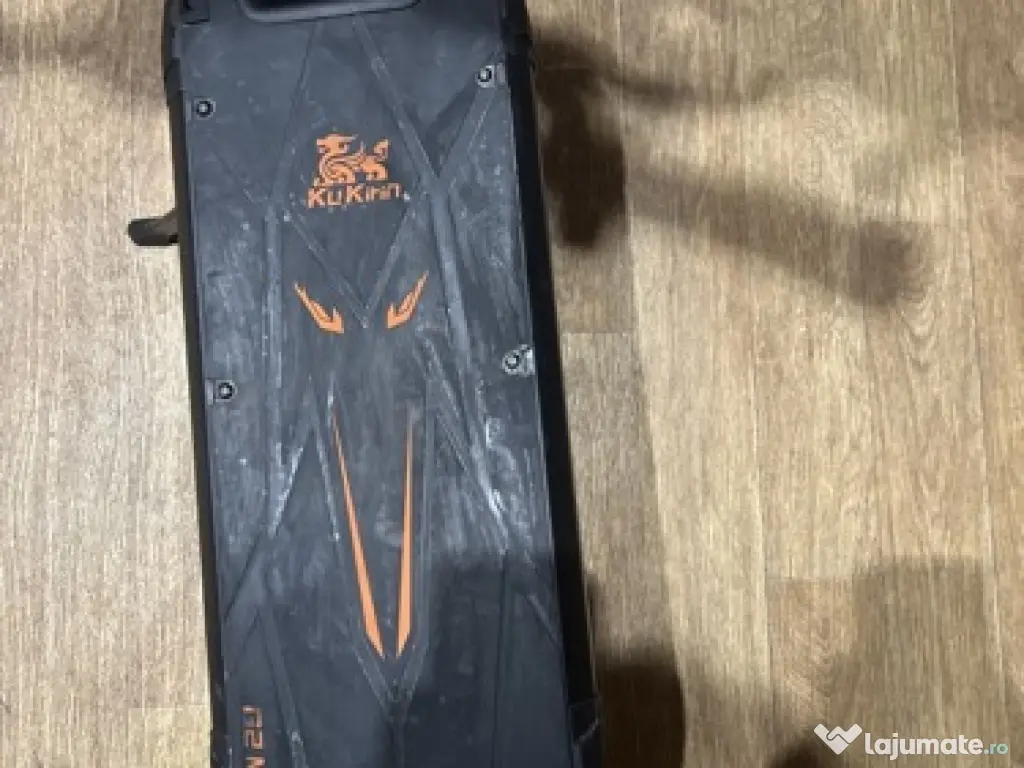 Vând trotinetă electrică kukyrin g2 master sub 100 km