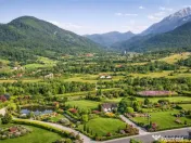 FILM! Oaza paradisiaca cu lac, vedere catre Bucegi, Glajerie 