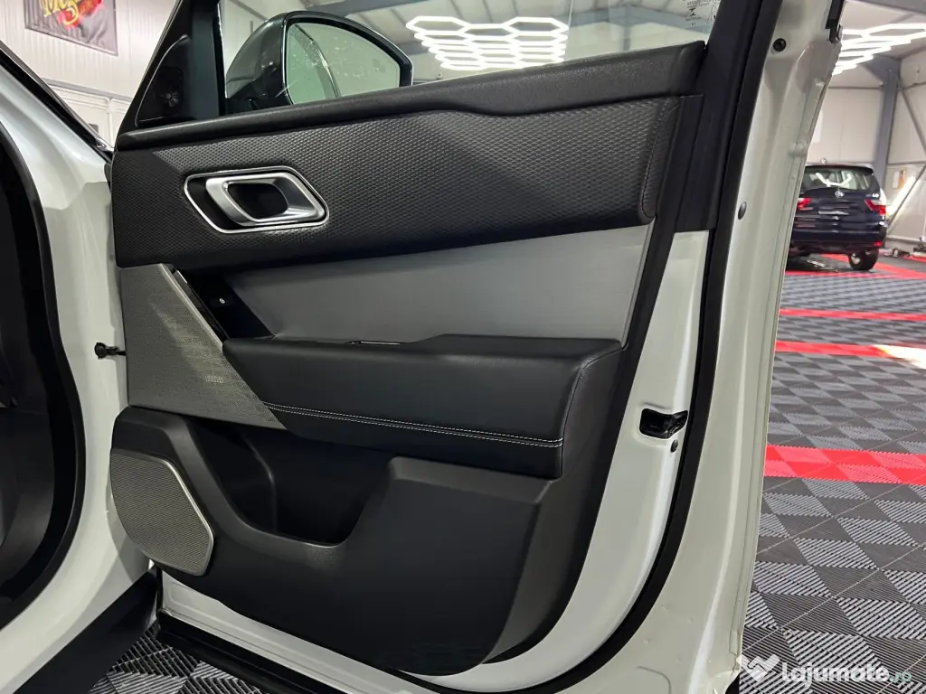 Land Rover Range Rover Velar D300 SE/300 CP. R-Dynamic. 83800 Km reali. Cumparat 0 Km