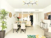 Casă cu terasă, piscină privată situată într-o zonă premium aproape de mare 