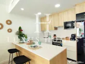 Casă cu terasă, piscină privată situată într-o zonă premium aproape de mare 