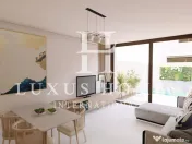 Casă cu terasă, piscină privată situată într-o zonă premium aproape de mare 