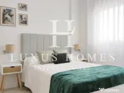 Casă cu terasă, piscină privată situată într-o zonă premium aproape de mare 