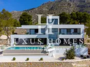 O casă confortabilă și luminoasă, într-una dintre cele mai exclusiviste zone 